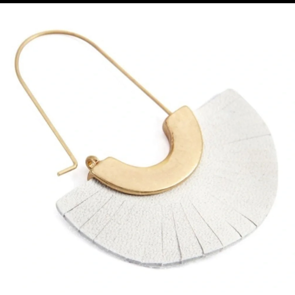 WHITE NATURAL LEATHER FAN HOOP EARRINGS - Picture 2 of 2